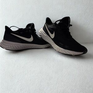 Nike Revolution Women’s Black Running Shoes Excellent Condition
